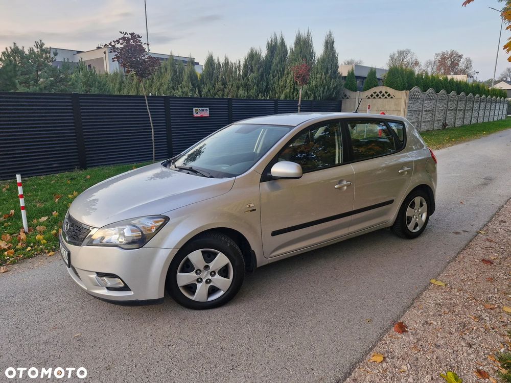 Kia Ceed - 4