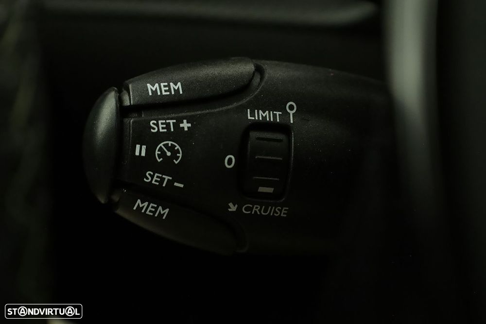 Peugeot 2008 1.2 PureTech GT EAT8 - 16