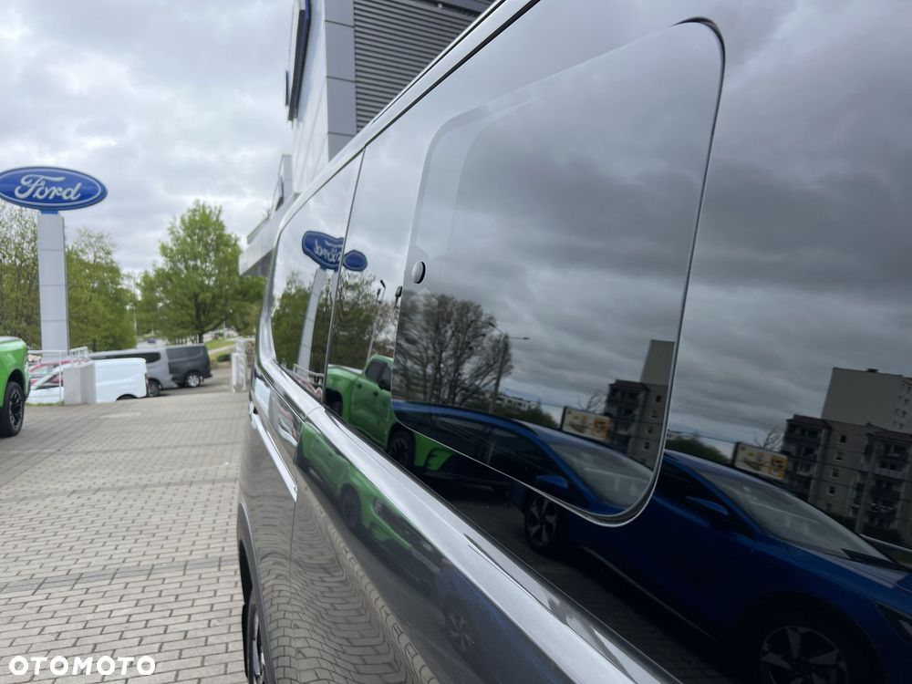 Ford Tourneo Custom - 26