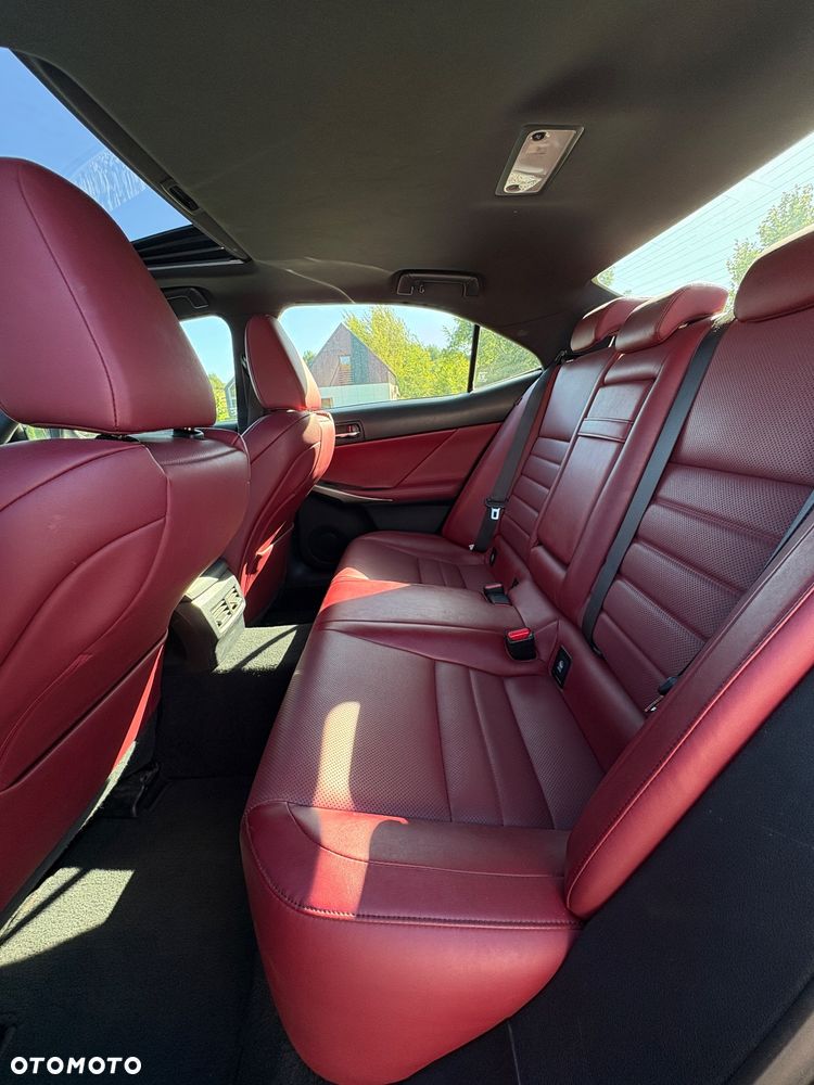 Lexus IS 200t / 300 F Sport - 9