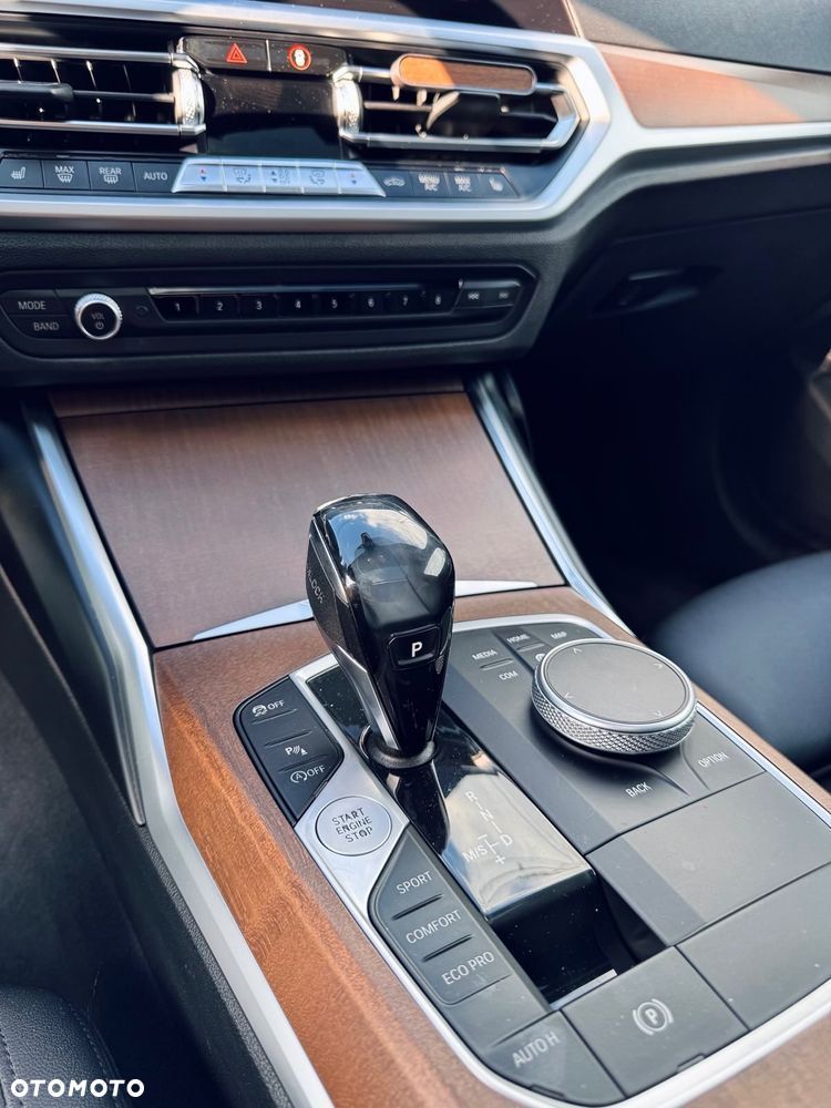 BMW Seria 3 330i Sport Line - 30