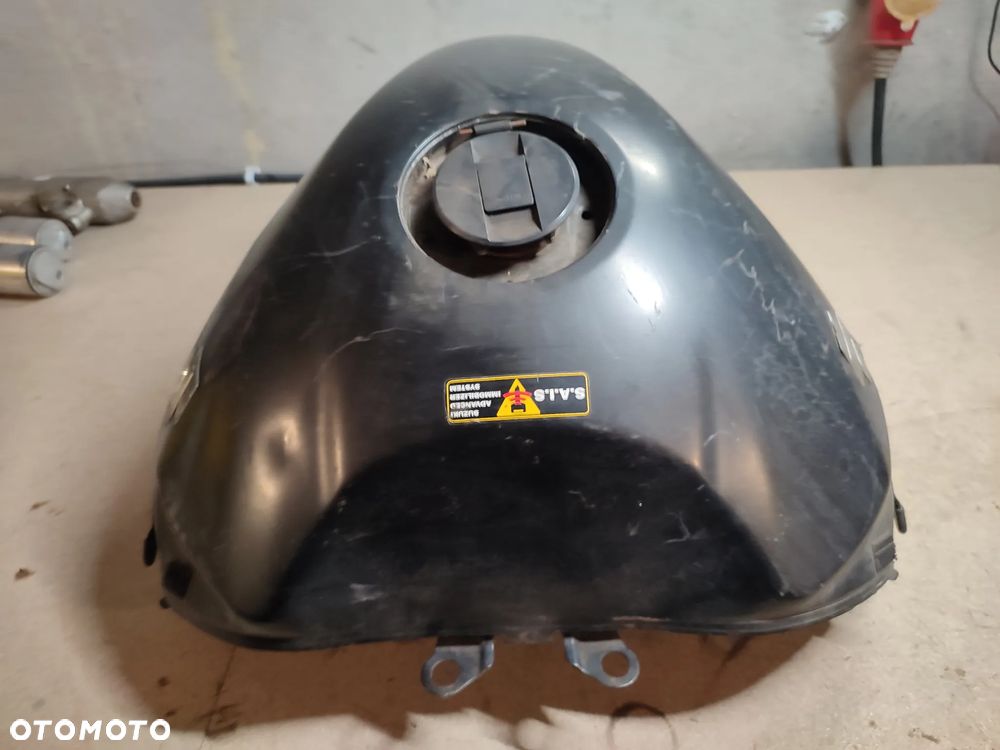 Bak, zbiornik paliwa Suzuki GSR 600 - 6