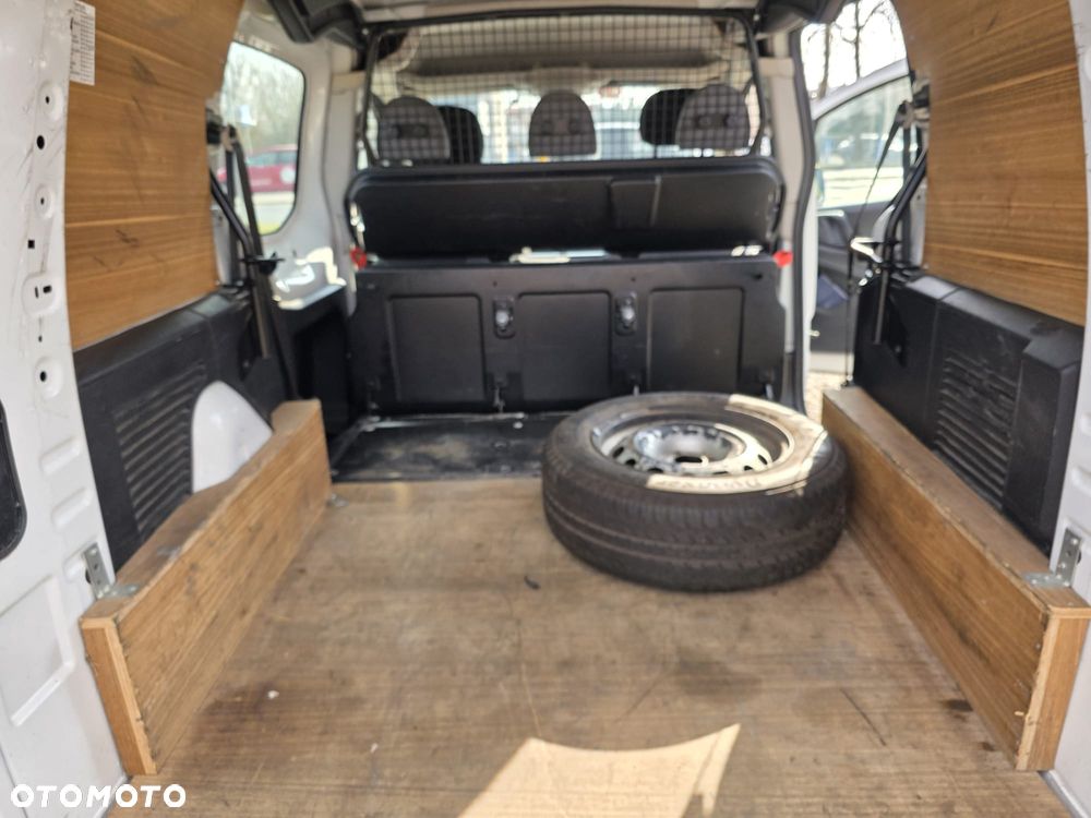 Peugeot Partner Long-5 osobowy - 9