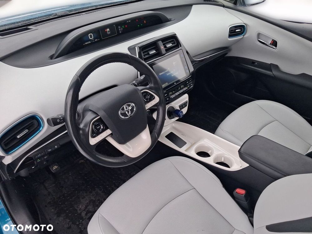 Toyota Prius - 12