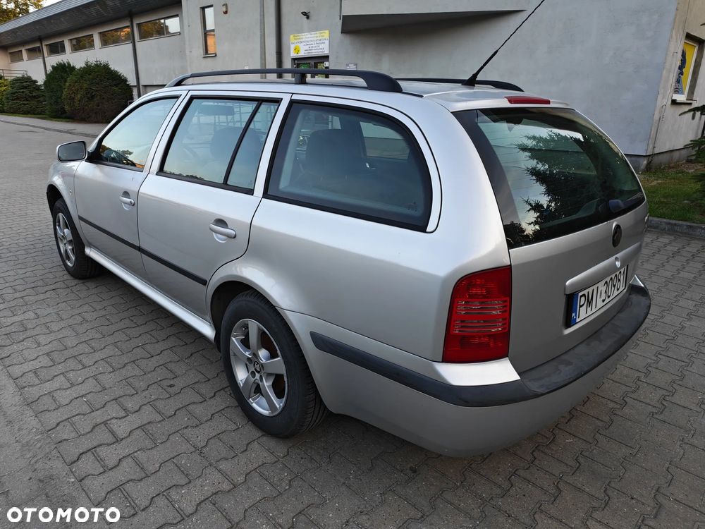 Skoda Octavia 1.6 Ambiente - 9