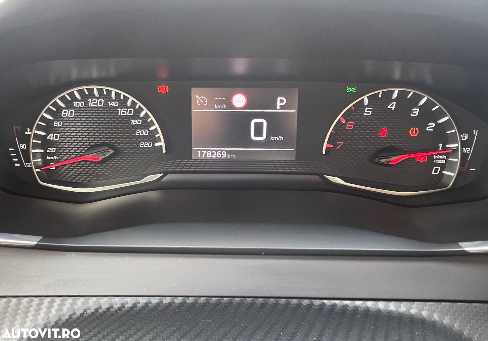 Peugeot 2008 1.2 PureTech EAT8 STT Active Pack - 28
