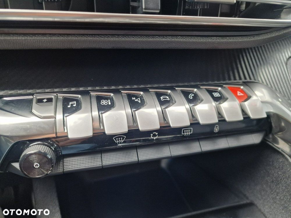 Peugeot 3008 1.6 PureTech Hybrid PHEV Allure S&S EAT8 - 26