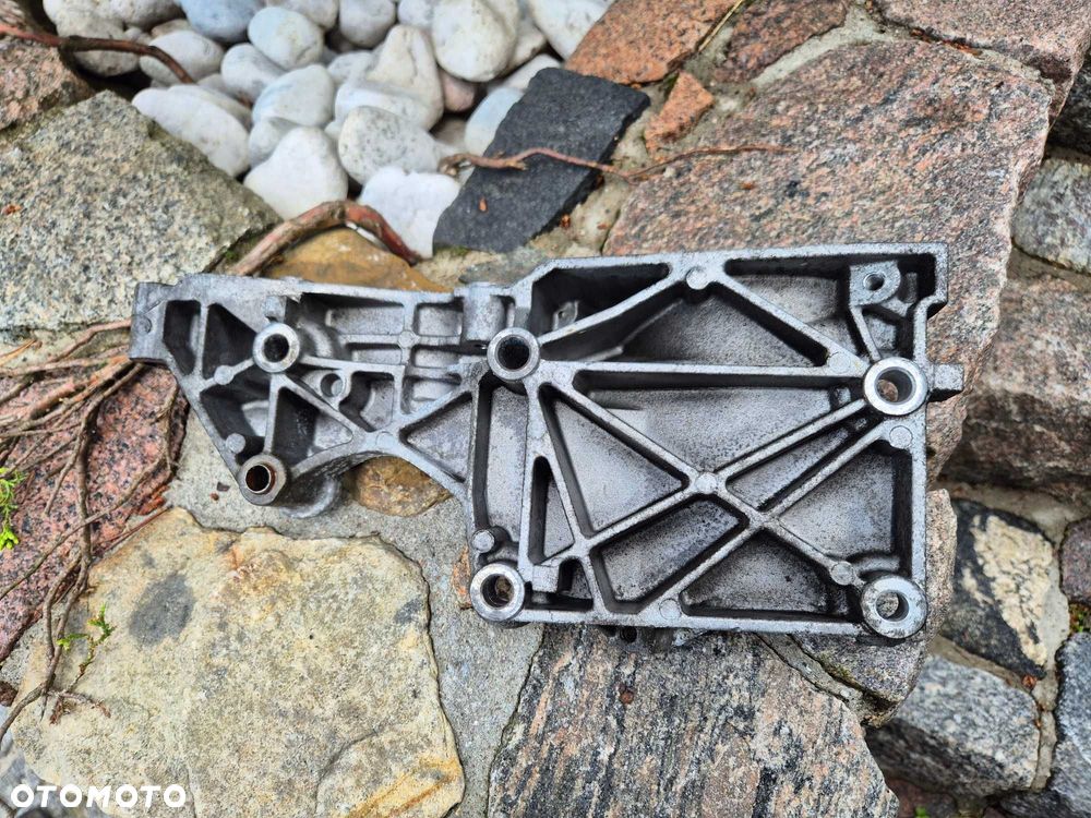 vw golf v touran caddy 1.9 bls 2.0 bmm łapa wspornik alternatora - 4