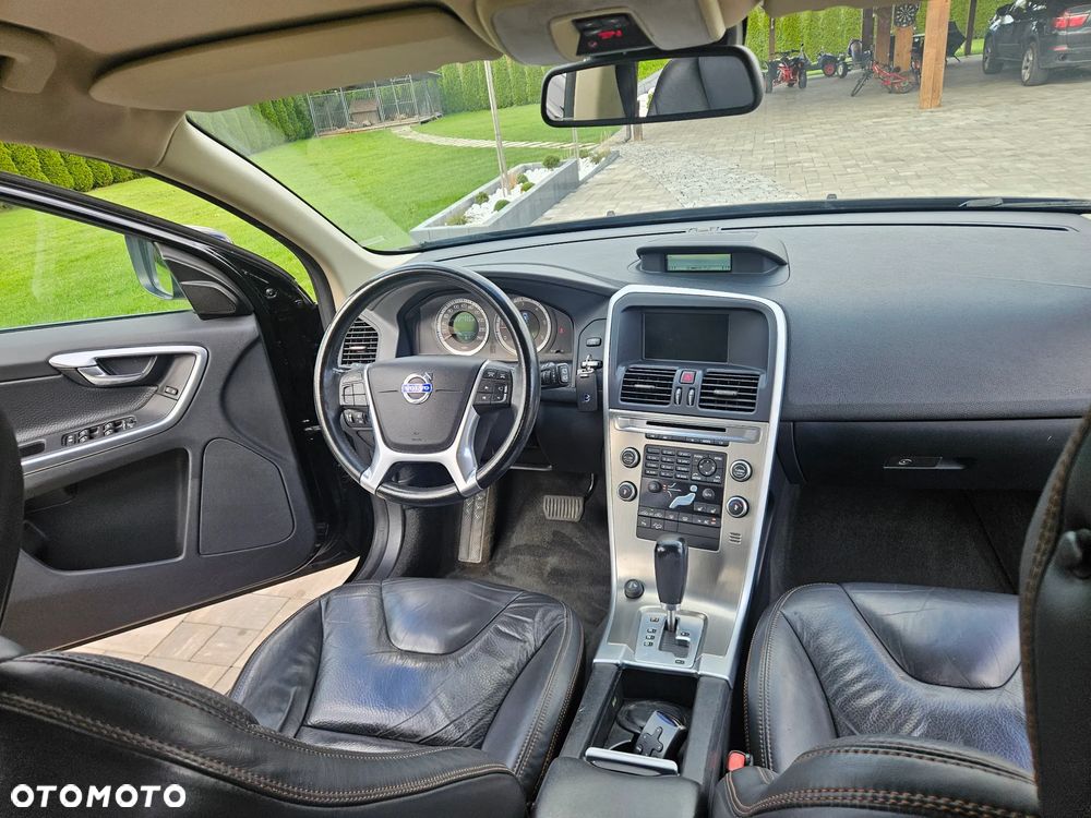 Volvo XC 60 2.4D AWD RDesign - 36