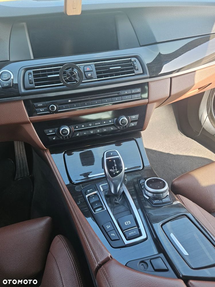 BMW Seria 5 535d xDrive - 24