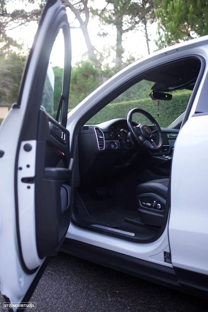 Porsche Cayenne Coupé E-Hybrid - 30