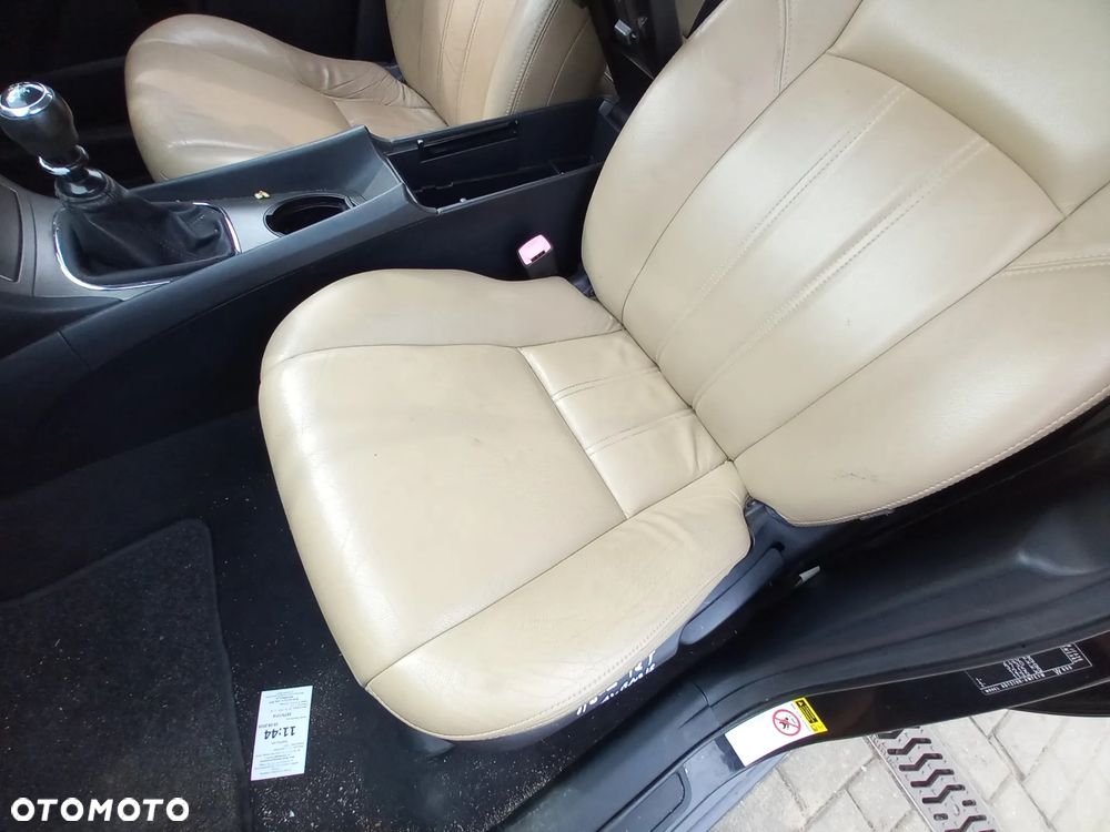 TOYOTA AVENSIS T27 FOTELE KANAPA KOMPLET SKÓRY JASNE UK - 3