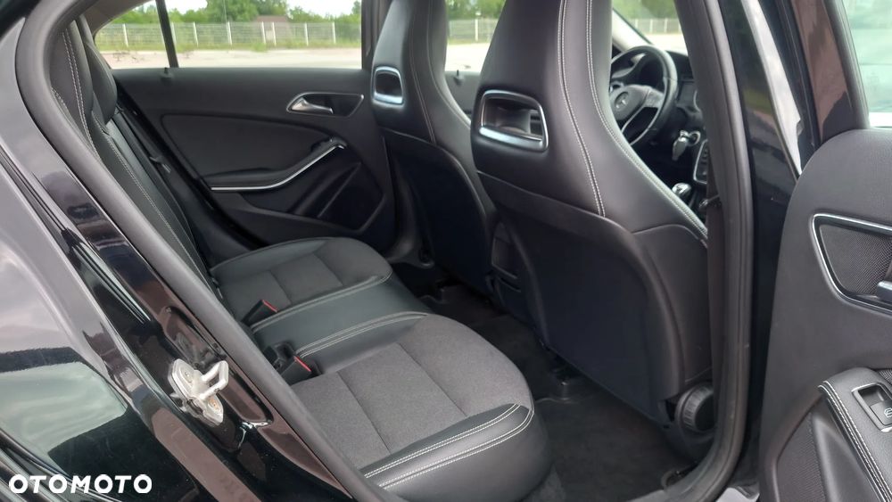Mercedes-Benz Klasa A 180 (BlueEFFICIENCY) - 27