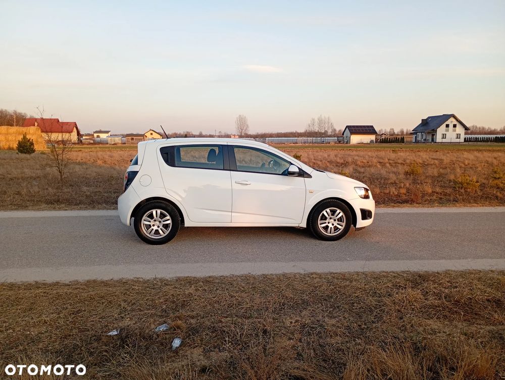 Chevrolet Aveo 1.2 LT - 11