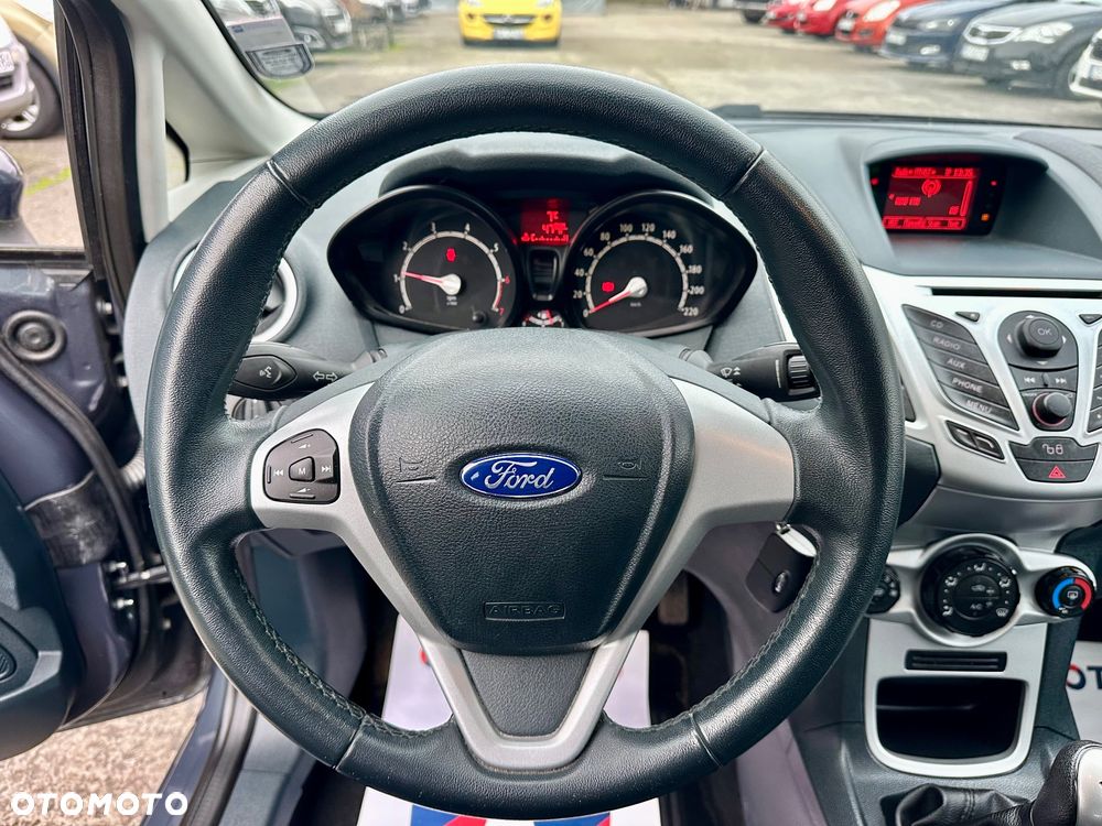 Ford Fiesta 1.25 Champions Edition - 21