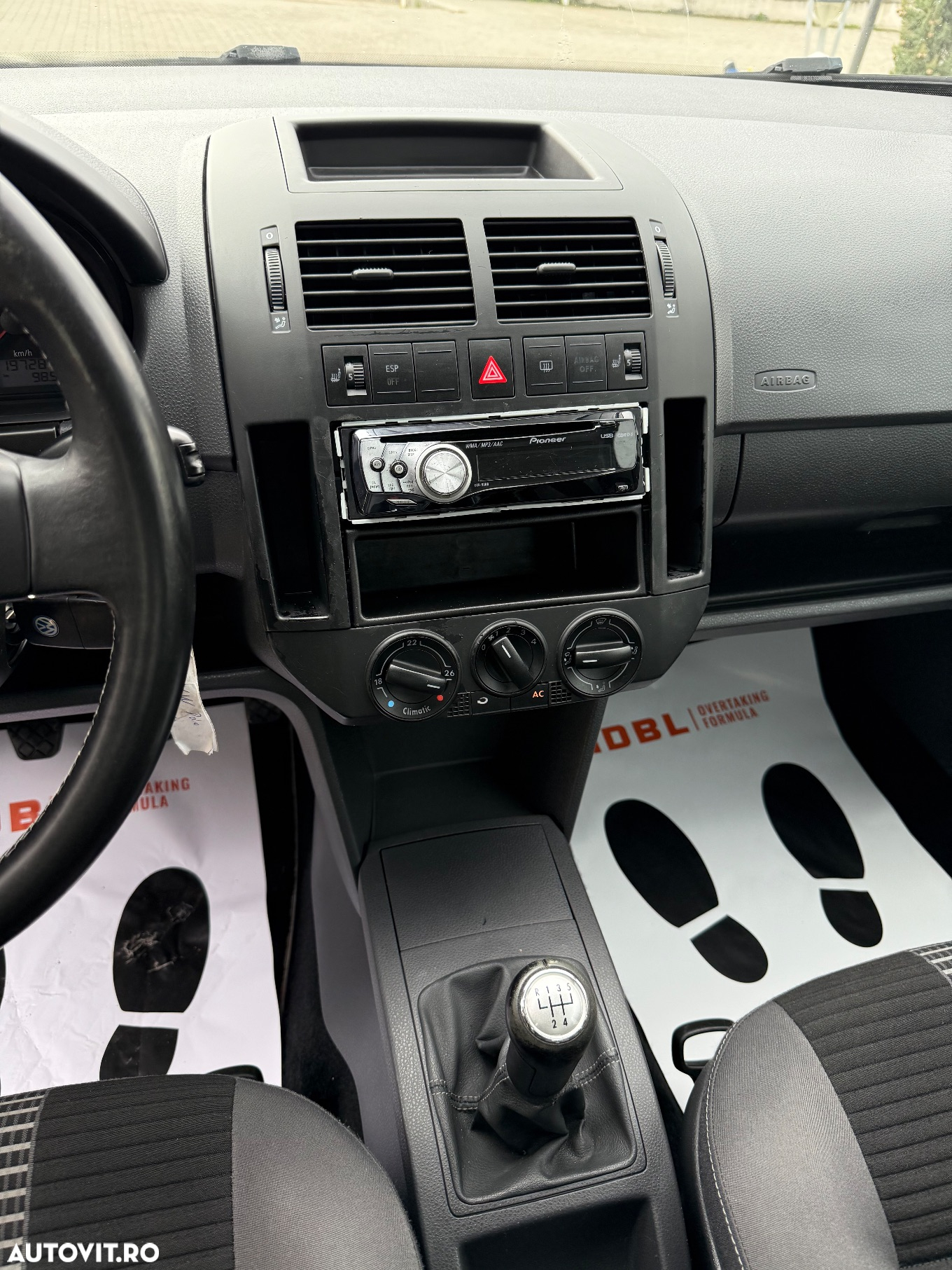 Volkswagen Polo 1.2 Comfortline - 12