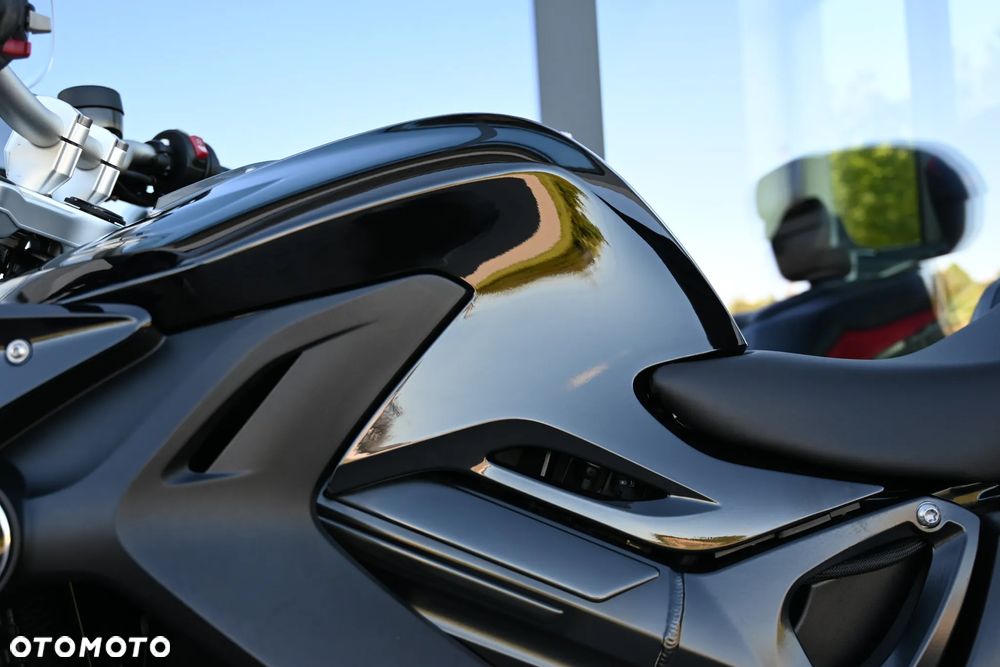 BMW F - 36