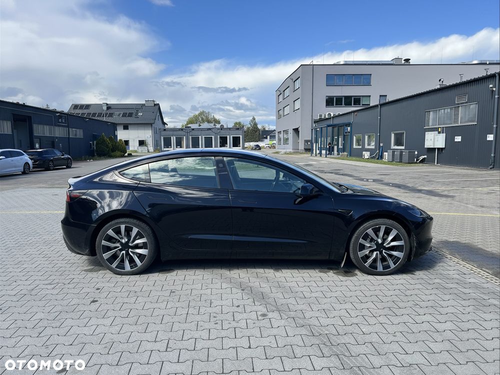 Tesla Model 3 - 3