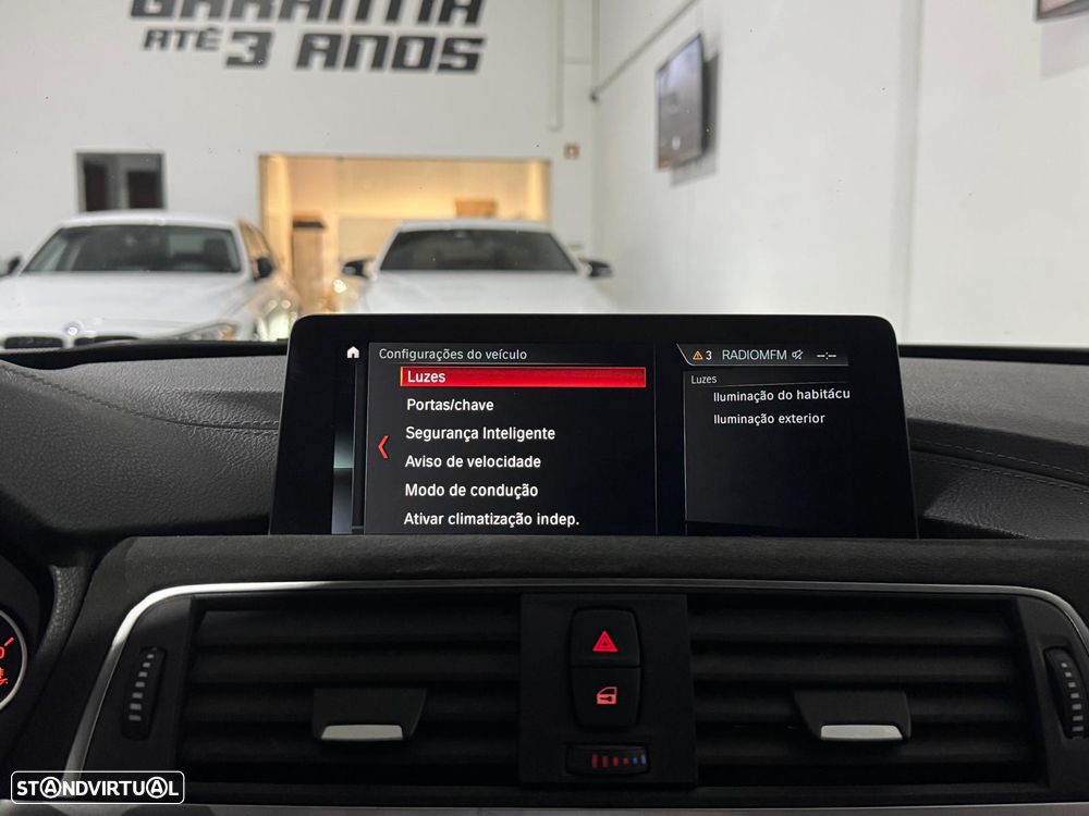 BMW 330 e iPerformance Pack M - 23