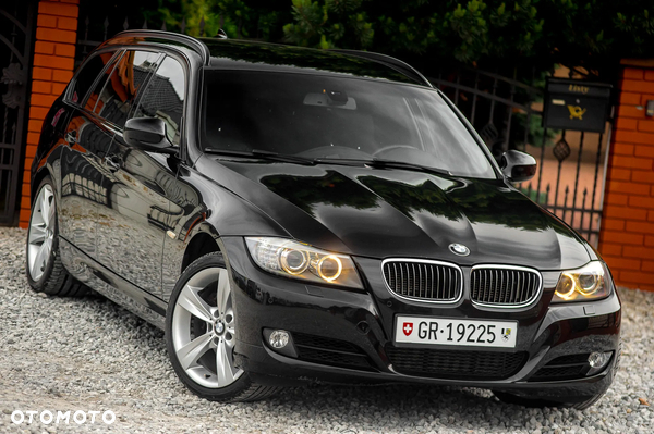 BMW Seria 3 330d xDrive DPF Touring Edition Exclusive