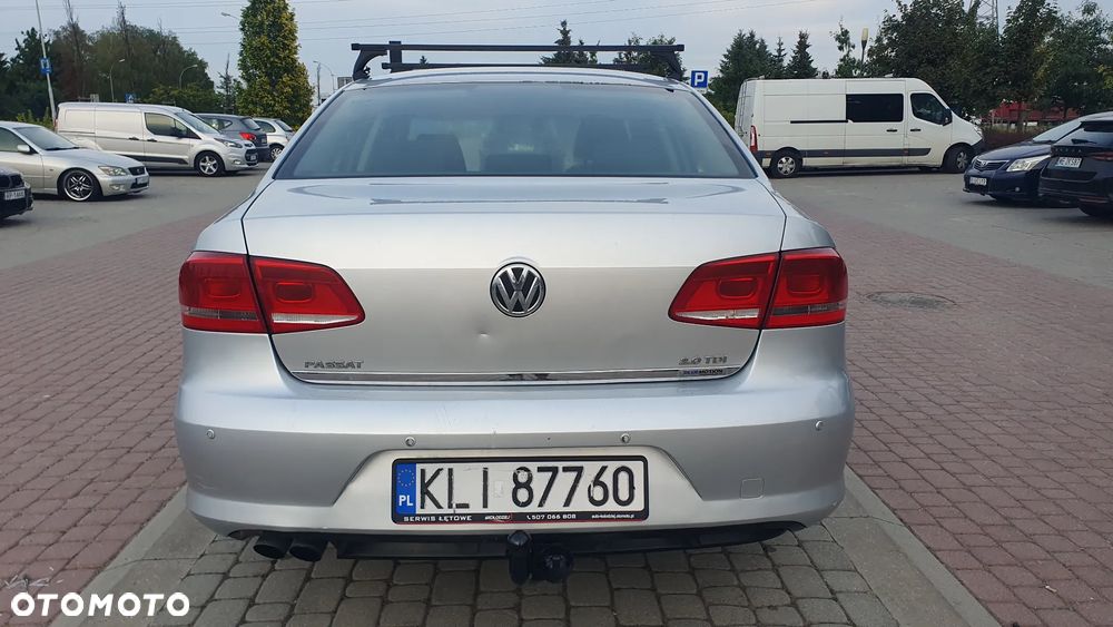 Volkswagen Passat - 12