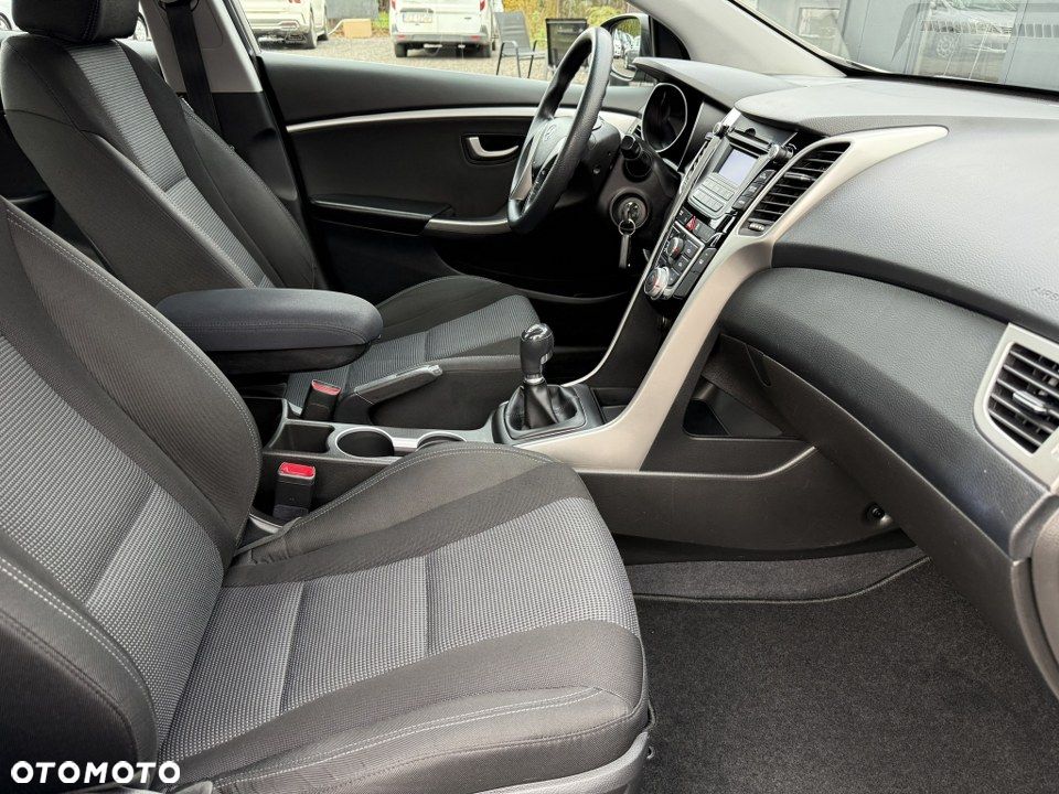 Hyundai i30 1.4 Premiere Comfort - 29