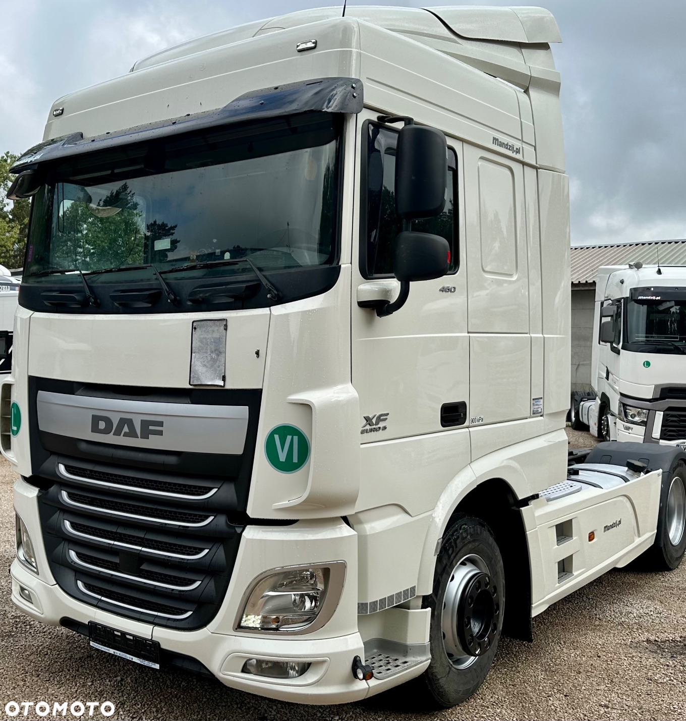 DAF XF460 SPACE CAB AUTOMAT STANDKLIMA FULLSPOJLERY XENON LED LONGCHASIS 2xALUTANK SKÓRA LODÓWKA WEBASTO 912000km FULLSERWIS DAF EURO 6 2016r IGŁA - 3