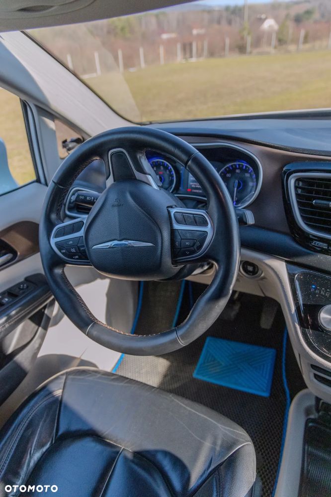 Chrysler Pacifica - 29