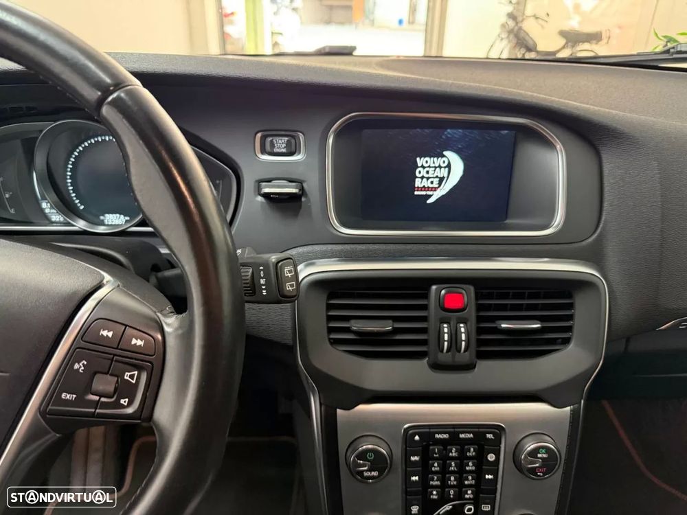 Volvo V40 Cross Country - 9