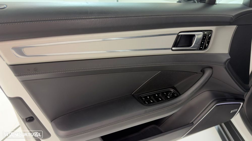 Porsche Panamera 4 S - 24