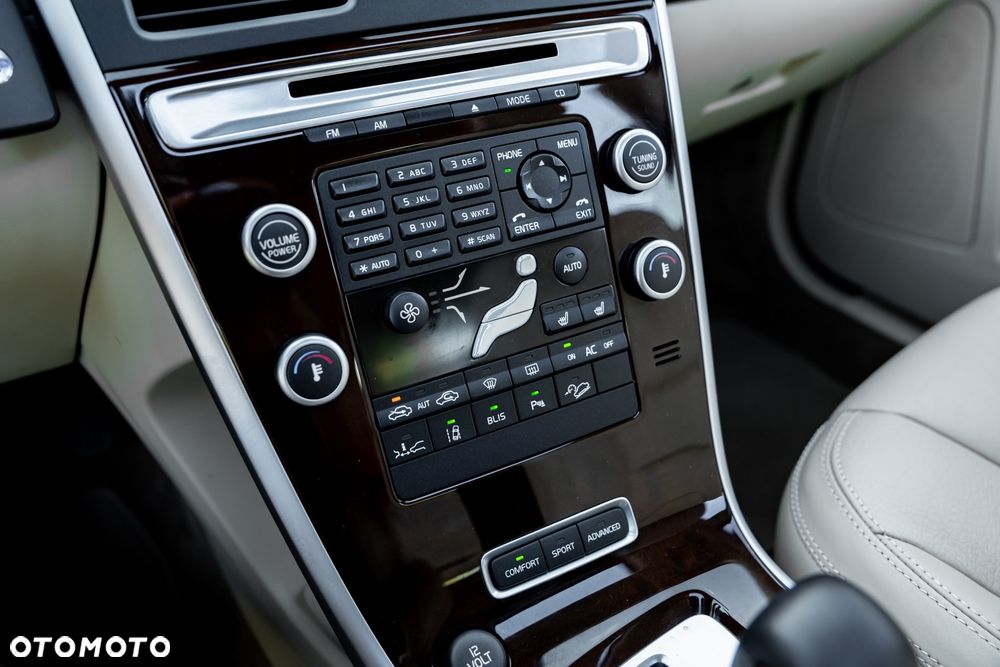Volvo XC 60 T6 AWD RDesign - 36
