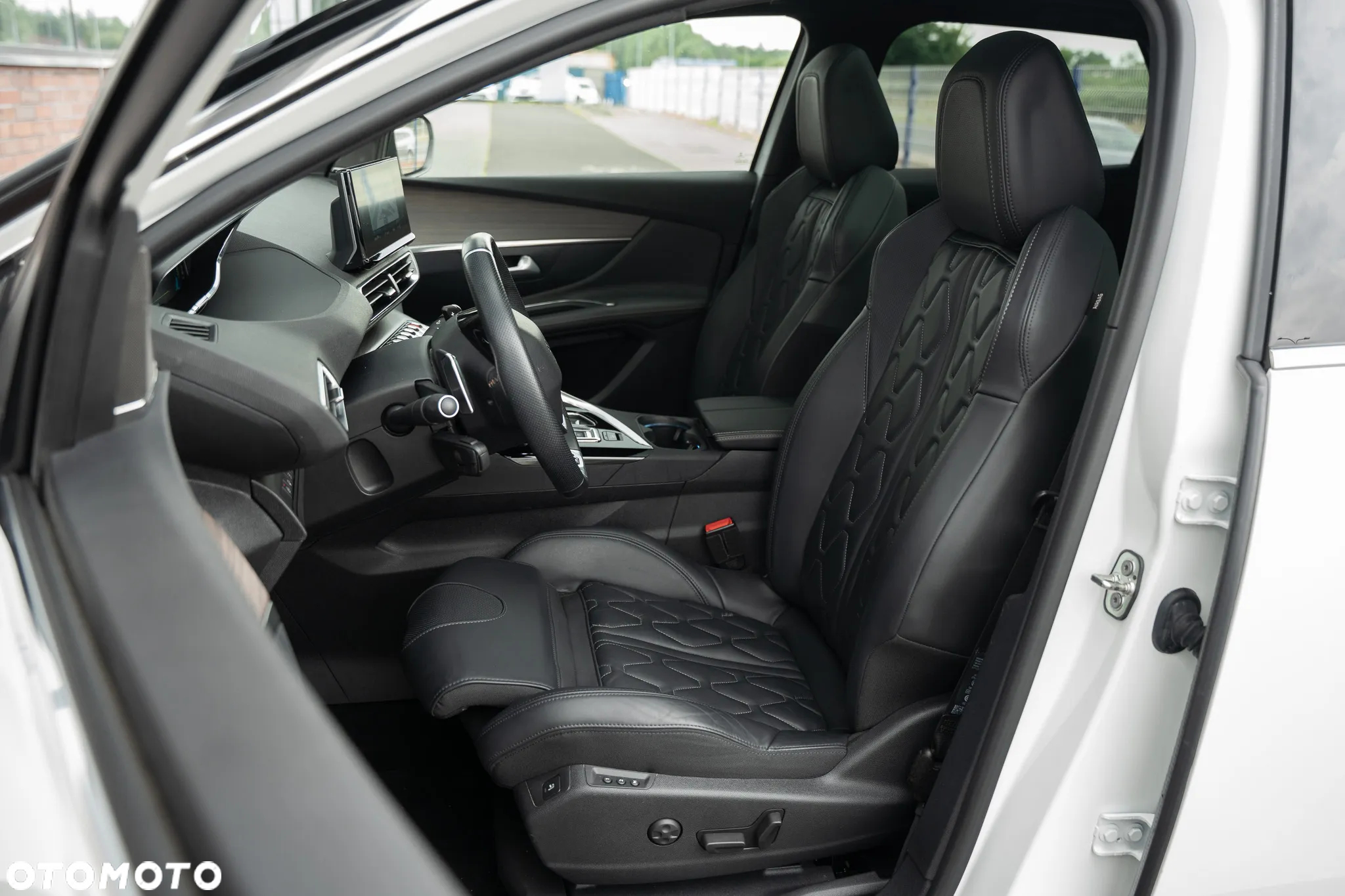 Peugeot 3008 Hybrid4 300 e-EAT8 GT - 21