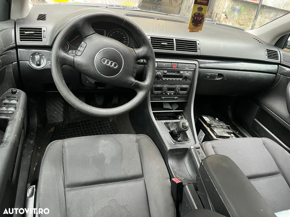 Dezmembrez Audi A4 B6 berlina 2.0 benzina 2003 gri - 4