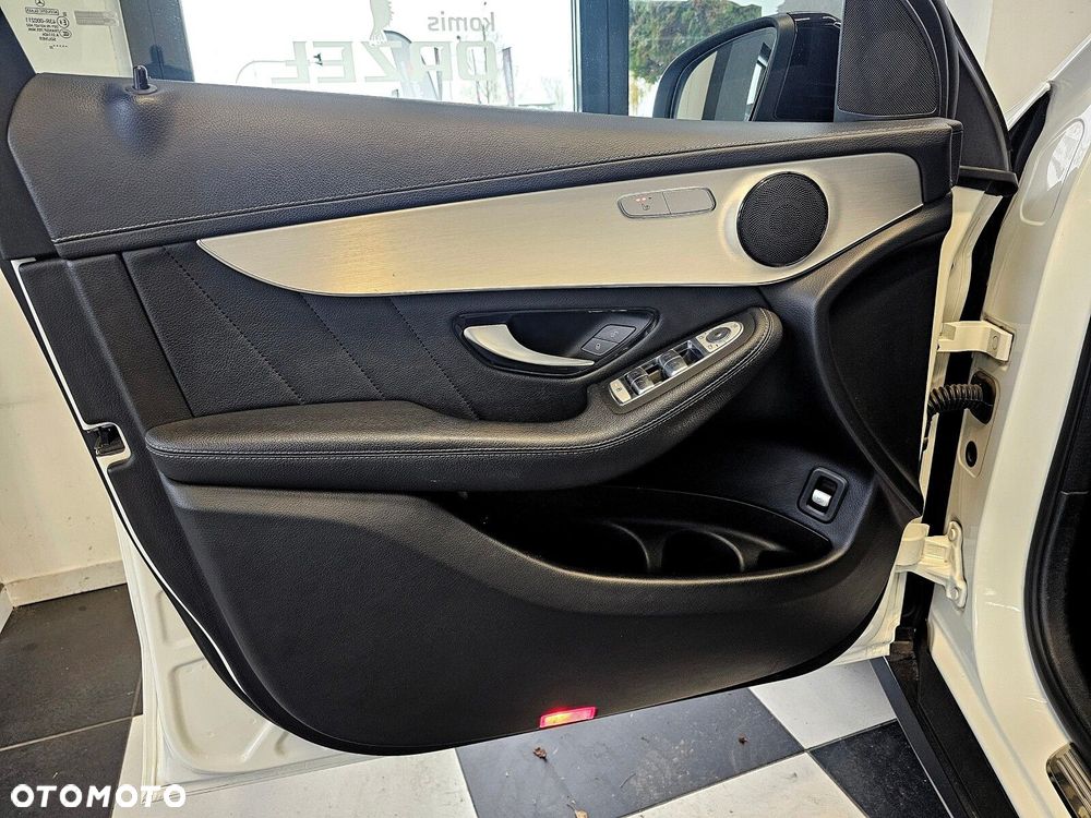 Mercedes-Benz GLC - 32