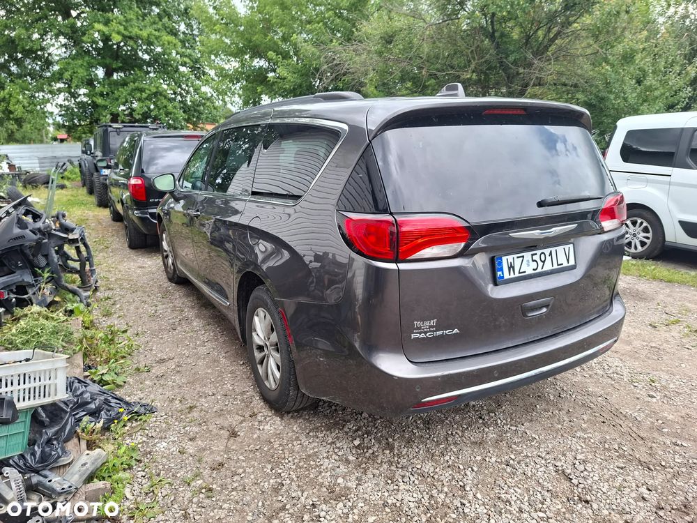 Chrysler Pacifica - 3