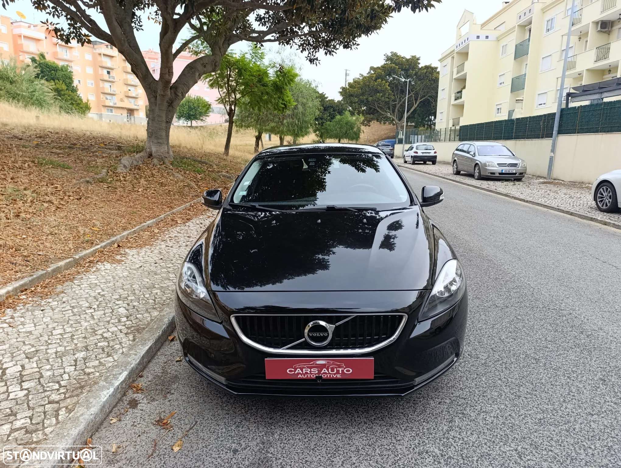 Volvo V40 2.0 D3 Momentum - 4
