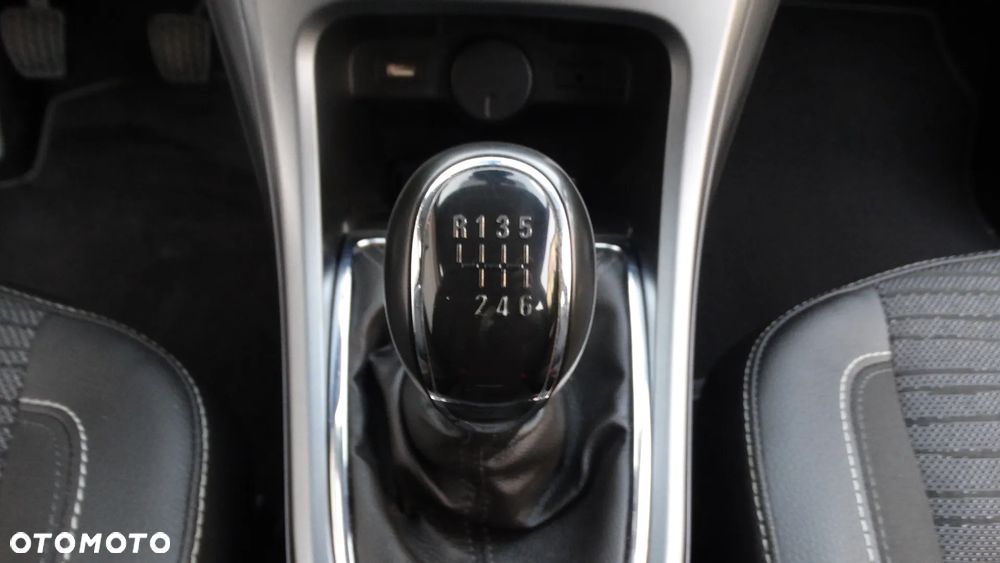 Opel Astra 1.4 Turbo Design Edition - 26