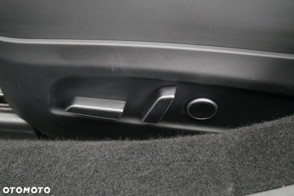 Tesla Model 3 - 29