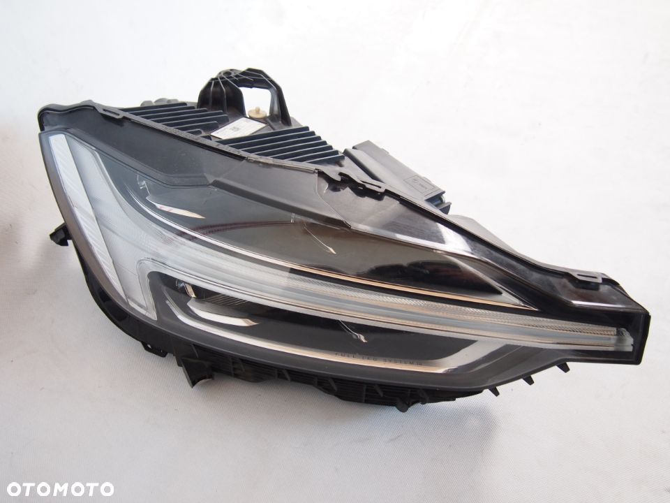 Volvo XC60 16r FL Reflektor prawy lampa prawa Fullled xc 60 - 1