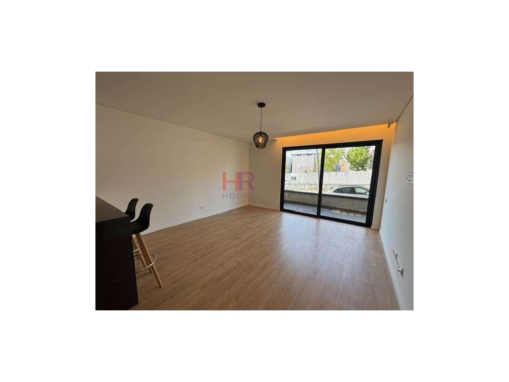 Arrenda-se T1 com lugar de garagem. - Grande imagem: 2/15