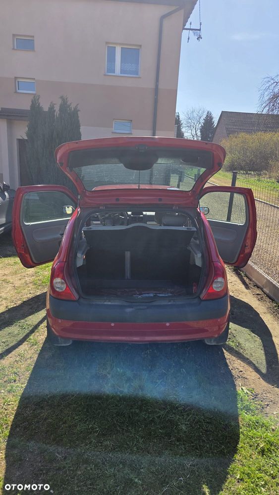 Renault Clio 1.4 16V Privilege - 13