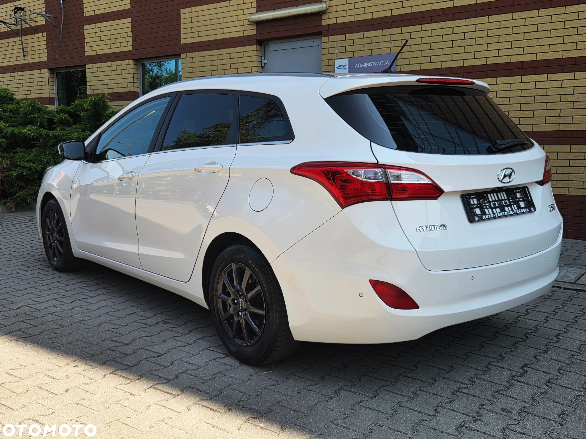 Hyundai i30 1.6 CRDi Comfort - 11