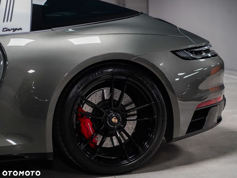 Porsche 911 Targa 4 GTS - 10
