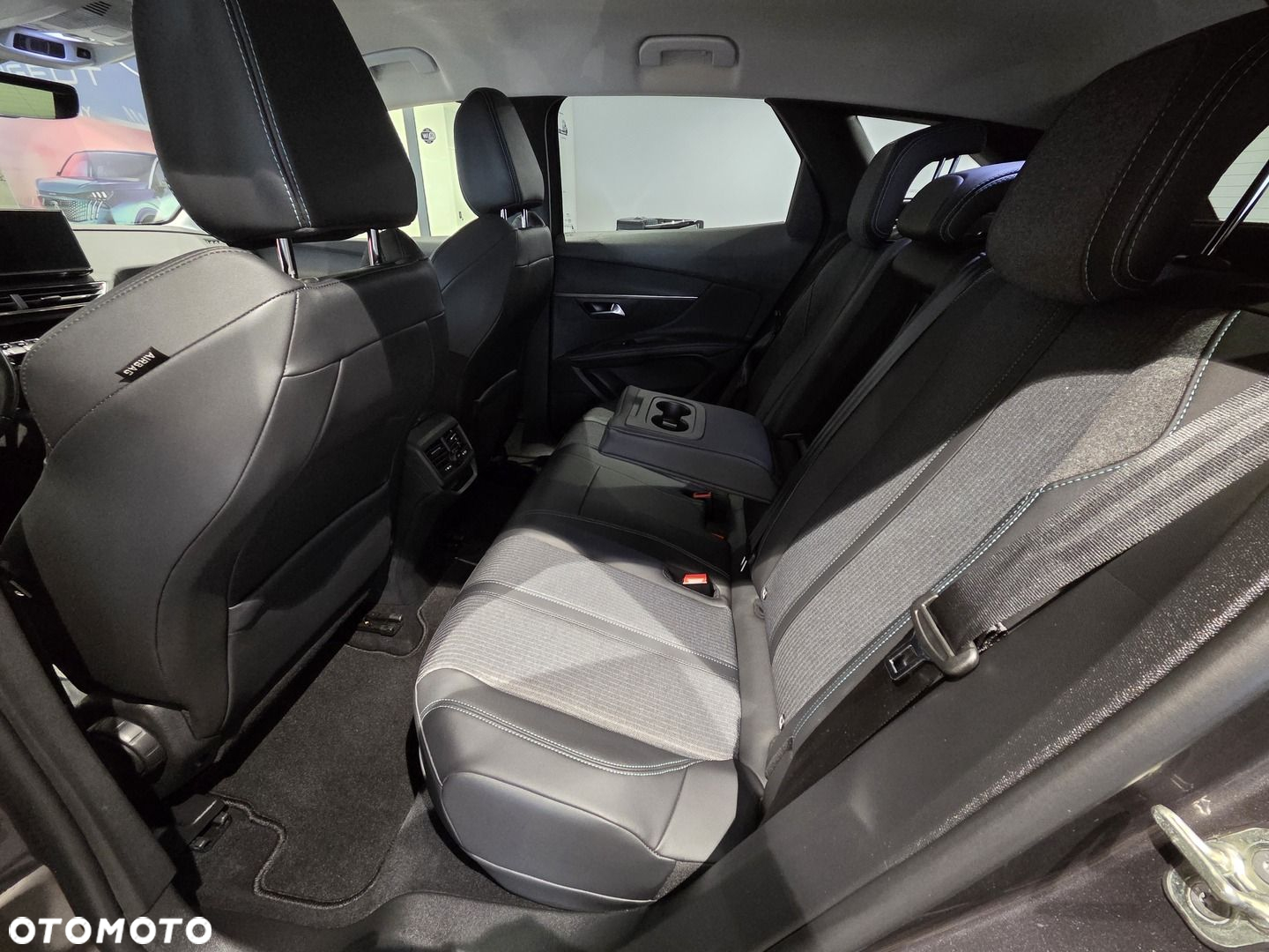 Peugeot 3008 1.6 PureTech Hybrid PHEV Allure S&S EAT8 - 11