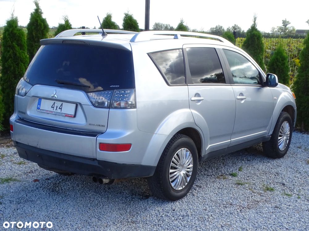 Mitsubishi Outlander - 4