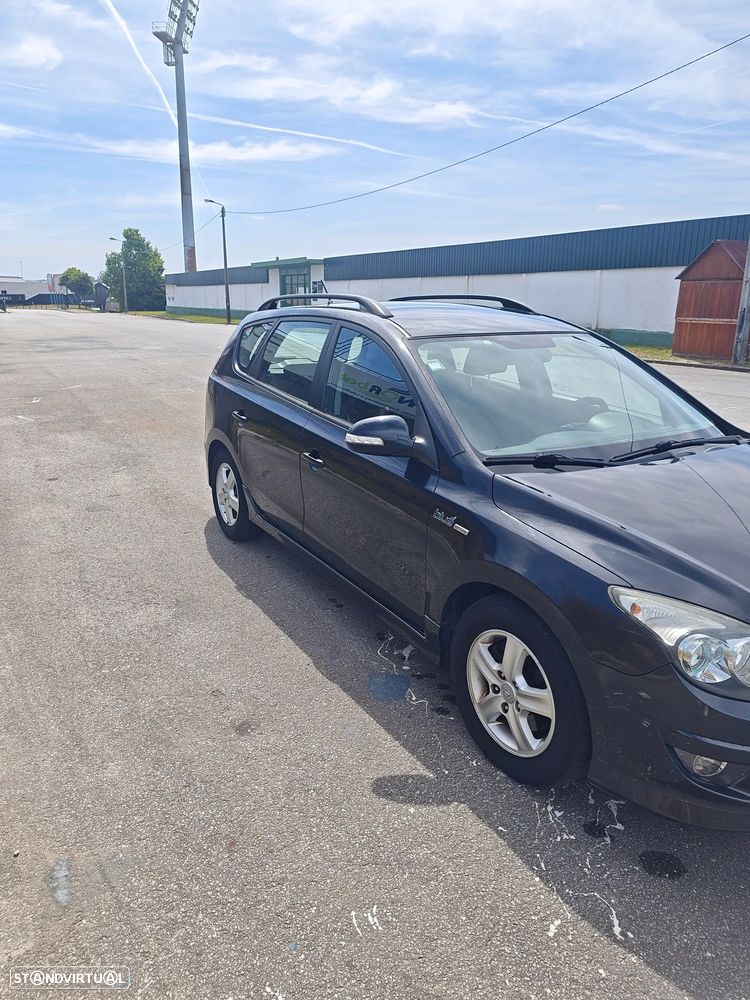 Hyundai i30 CW 1.6 CRDi Blue Comfort - 2