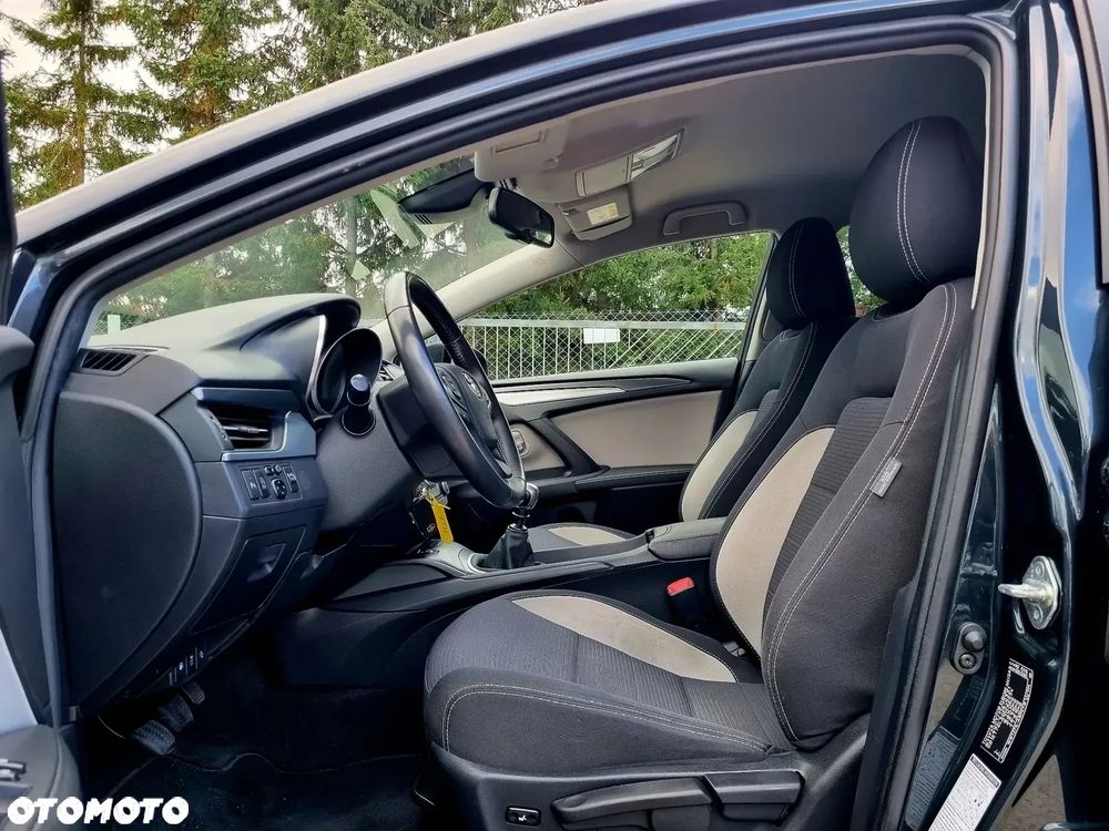 Toyota Avensis 2.0 D-4D Premium - 9