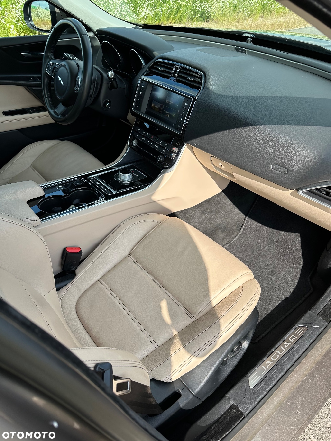 Jaguar XE 2.0 D Prestige - 13