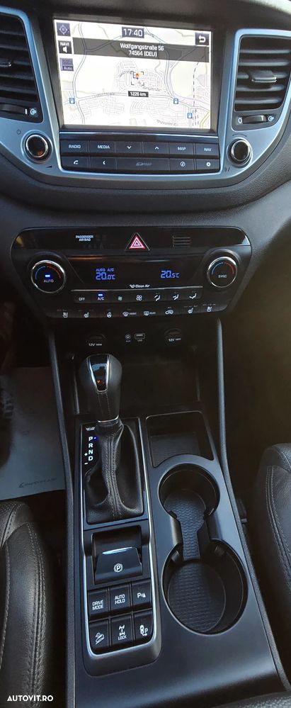 Hyundai Tucson 2.0 CRDI 4WD 6AT Luxury Pack+ - 39