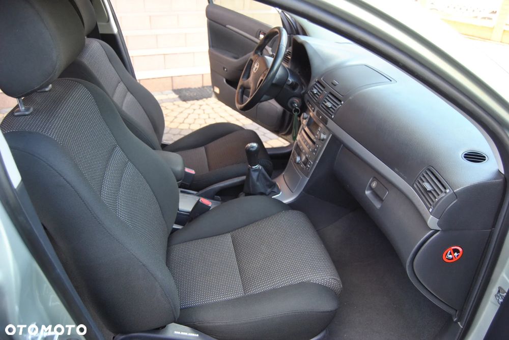 Toyota Avensis 1.8 VVT-i Sol - 32